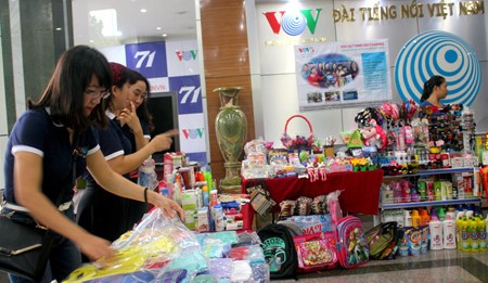 2016 Charity Fair on 71st founding anniversary of VOV - ảnh 1