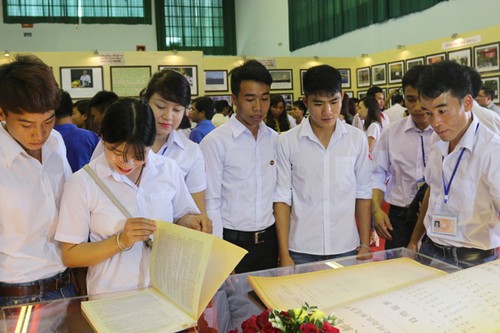Maps and documents on Vietnam’s Hoang Sa, Truong Sa displayed in Son La - ảnh 1
