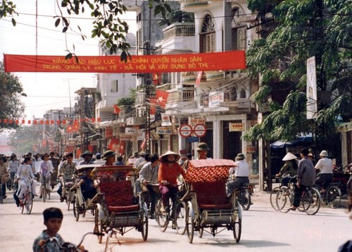 Hanoi’s Old Quarter in 1990s through lens of Japanese diplomat  - ảnh 1