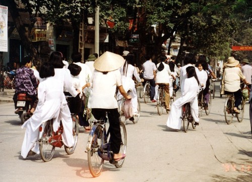 Hanoi’s Old Quarter in 1990s through lens of Japanese diplomat  - ảnh 2