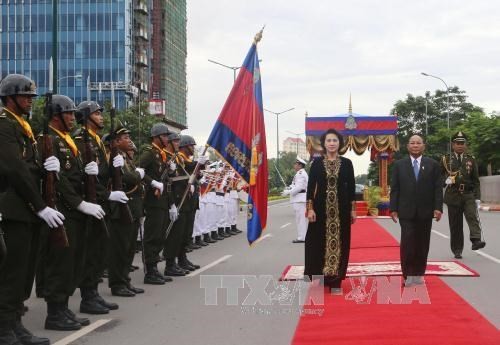 NA Chairwoman meets Cambodian PM  - ảnh 1