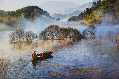 Vietnam river exhibition underway in Nha Trang - ảnh 1