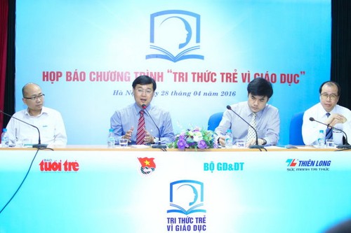 Young intellectuals honored for contributions to education - ảnh 1