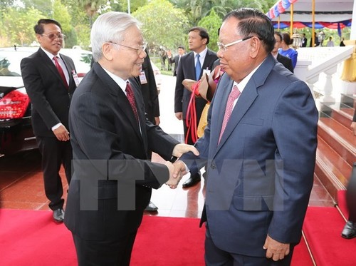 Party leader’s visit provides momentum for greater Vietnam-Lao cooperation  - ảnh 1