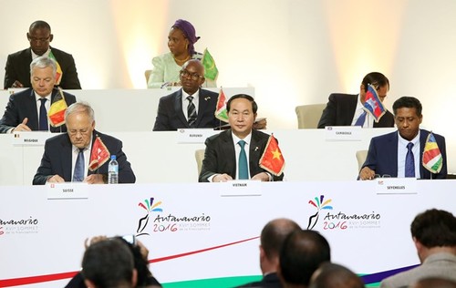 President Tran Dai Quang meets world leaders at Francophone Summit  - ảnh 1