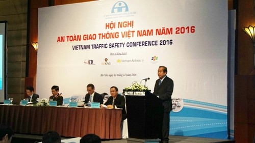 Deputy Prime Minister Truong Hoa Binh chairs National Traffic Safety Conference - ảnh 1