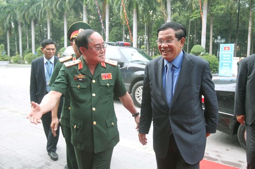 Cambodian Prime Minister meets Vietnamese volunteer veterans - ảnh 1