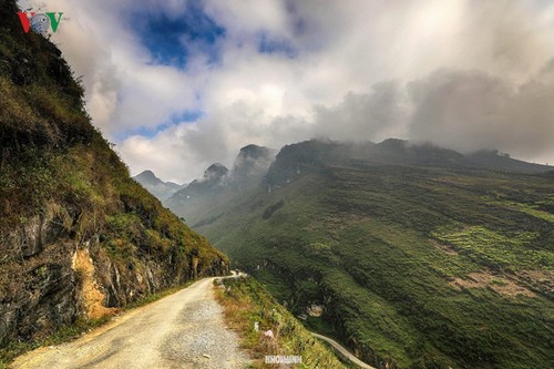 Experience spectacular road stretches in Ha Giang - ảnh 2