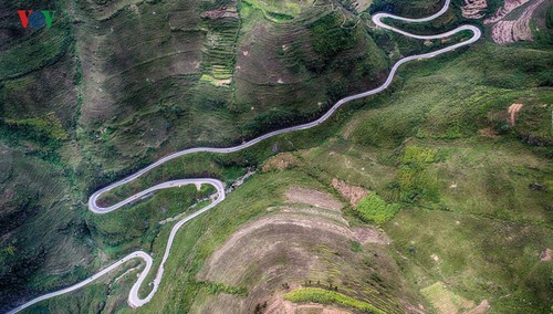 Experience spectacular road stretches in Ha Giang - ảnh 4