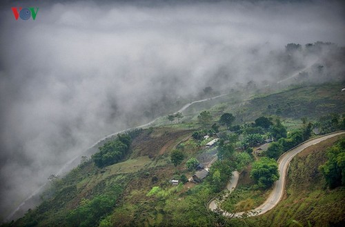 Experience spectacular road stretches in Ha Giang - ảnh 9