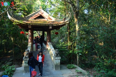 Yen Tu Mountain, a sacred and peaceful Buddhist sanctuary - ảnh 15