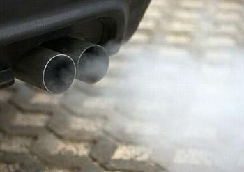 European Parliament tightens car emission oversight - ảnh 1