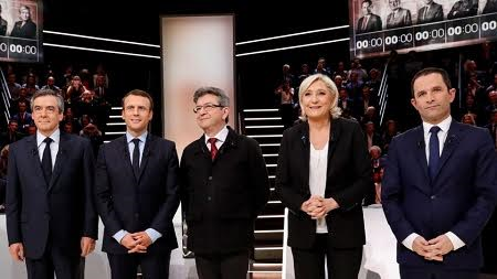 French voters begin casting ballots in presidential election - ảnh 1