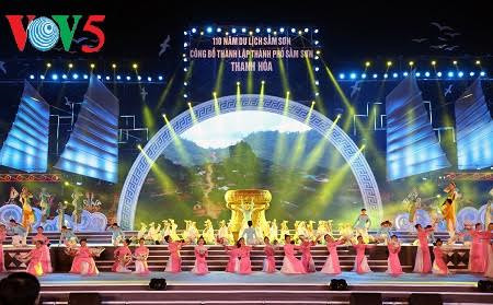 Deputy Prime Minister Vuong Dinh Hue joined festival of 110th anniversary of Sam Son tourism - ảnh 2