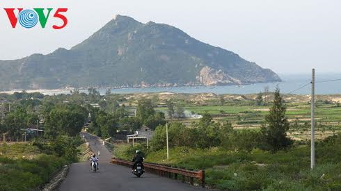 Tourists to Binh Dinh increase 18% during national reunification holiday - ảnh 1