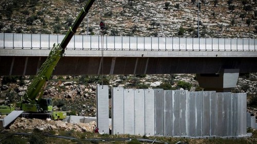 Israel extends the West bank security barrier - ảnh 1