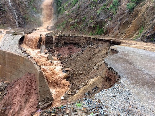 Northern mountainous provinces cope with torrential rains and flash floods - ảnh 1