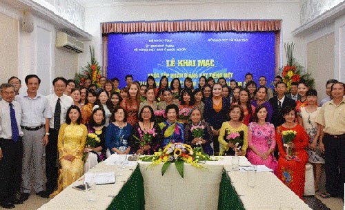 Language training course held for overseas Vietnamese teachers - ảnh 1