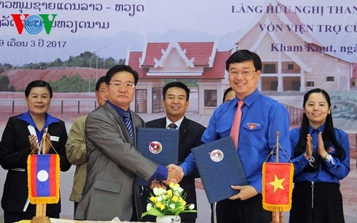 Vietnam-Laos Youth Friendship Exchange 2017 begins - ảnh 1