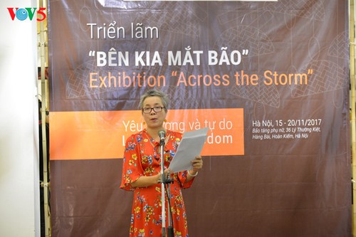 "Across the Storm" exhibition, a call for fighting gender-based violence - ảnh 6