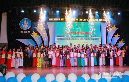 Nghe An province honors outstanding students  - ảnh 1