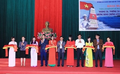Hoang Sa, Truong Sa exhibition opens in Thanh Hoa - ảnh 1
