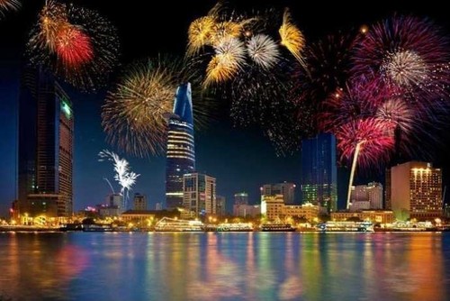 Fireworks to mark National Reunification Day in Ho Chi Minh City - ảnh 1
