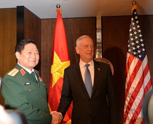 Shangri-La 2018: Vietnam, US enhance defense industry cooperation - ảnh 1