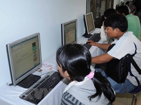 Microsoft helps Vietnam protect children in cyberspace - ảnh 1