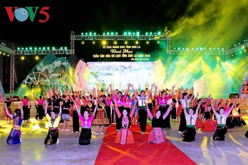 "A new day in Son La" festival opens in Moc Chau - ảnh 1