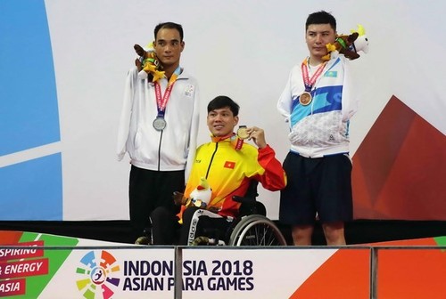 Vietnamese swimmer wins another gold medal at 3rd Asian Para Games - ảnh 1
