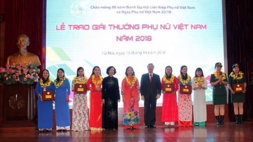 Winners of 2018 Vietnam Women’s Awards honoured - ảnh 1