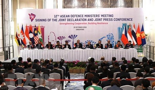 Vietnam contributes to boost regional security, defense ties - ảnh 1