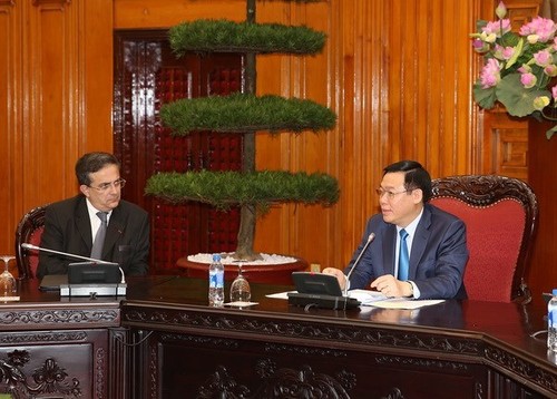 Deputy PM meets French businesses - ảnh 1