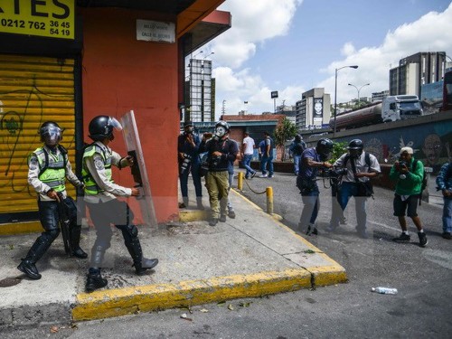 Venezuela sinks deeper into political crisis - ảnh 1