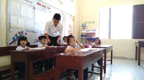 Volunteer teachers on Sinh Ton island  - ảnh 1