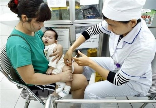 Health ministry works to increase immunisation coverage - ảnh 1