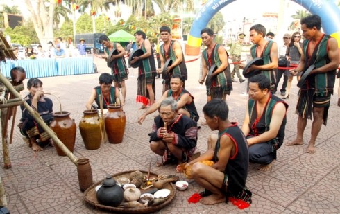 New rice ceremony of the M’nong Gar - ảnh 1