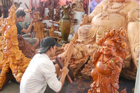 My Xuyen wood carving features Hue Royal Court  - ảnh 1