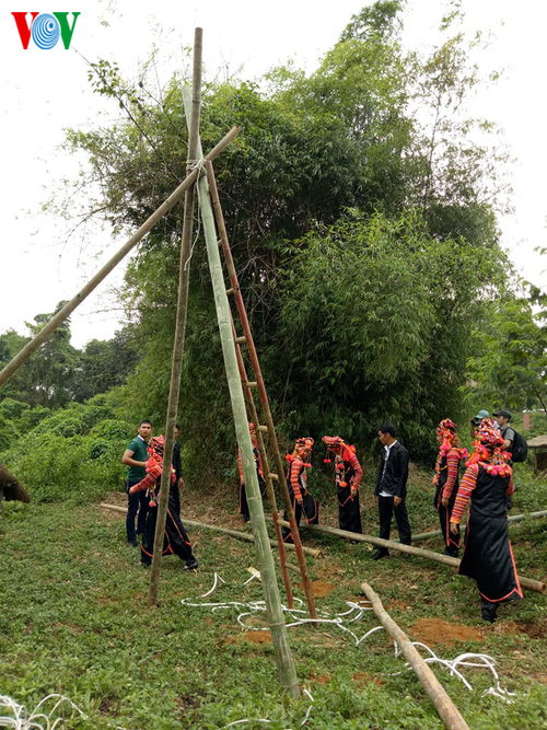 Swinging, an indispensable game of the Ha Nhi's rain Festival - ảnh 1