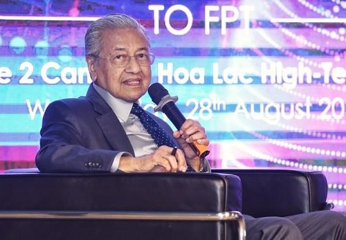 Malaysian PM shares digital transition experience with Vietnam - ảnh 1