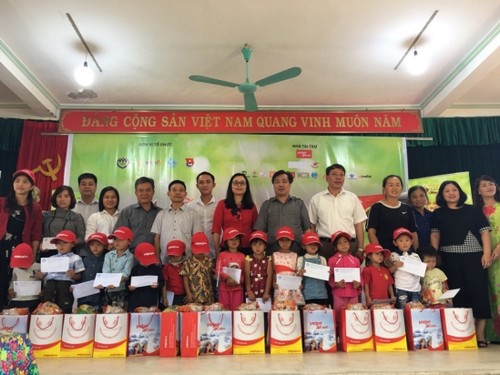 Lightening dreams of disadvantaged children in northern mountain provinces - ảnh 1