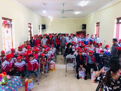 Lightening dreams of disadvantaged children in northern mountain provinces - ảnh 2