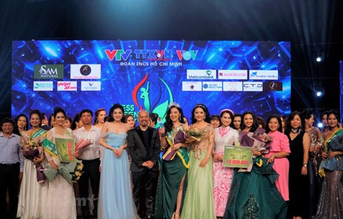 Beauty contest for journalists spreads message of environmental protection - ảnh 1