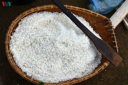 H’Mong round sticky rice cakes in northwest Vietnam - ảnh 4