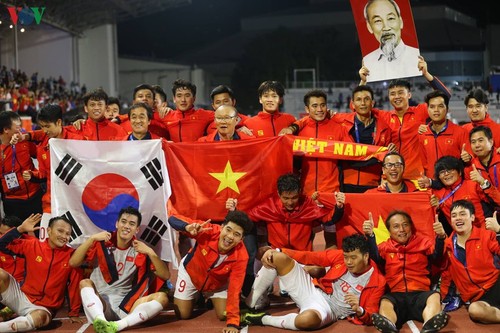 U22 Vietnam football team wins historic victory at SEA Games 30 - ảnh 1