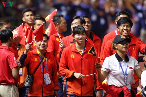  Vietnam ranks second in SEA Games 30, receives flag to host next Games  - ảnh 1