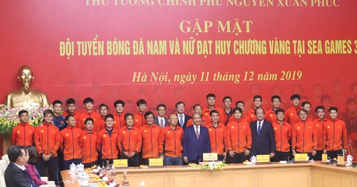 PM Nguyen Xuan Phuc gives instruction on awards for Vietnamese Sea Games 30 athletes - ảnh 1