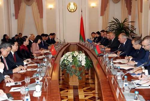 NA Chairwoman Nguyen Thi Kim Ngan meets Belarusian PM - ảnh 1