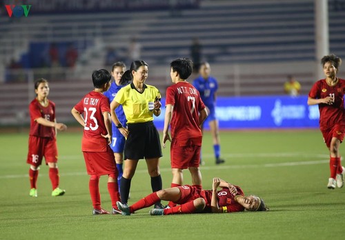 Vietnam women win football gold at SEA Games 30 - ảnh 4